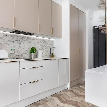 Golden Line Свиноуйсьце